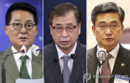 (왼쪽부터) 박지원 전 국가정보원장, 서훈 전 청와대 국가안보실장, 서욱 전 국방부 장관. <연합뉴스>
